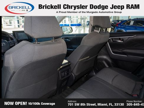 Used 2022 Toyota RAV4 XLE AWD/4WD image 17