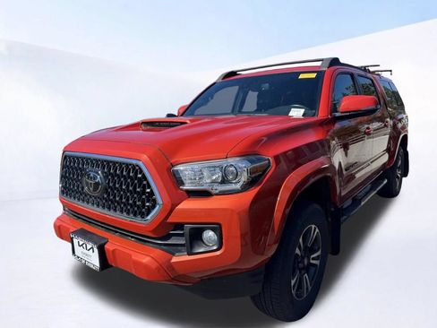 Used 2018 Toyota Tacoma TRD Sport w/ Technology Package AWD/4WD image 6