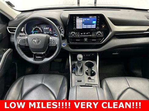 Used 2021 Toyota Highlander XLE image 25