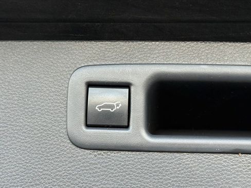 Used 2023 Toyota Highlander XLE image 17