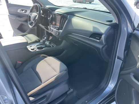 Used 2021 Chevrolet Traverse LT image 25
