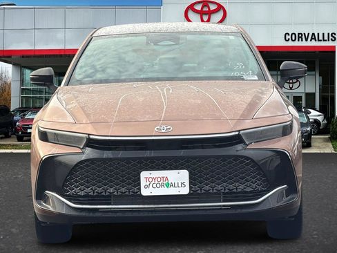 New 2026 Toyota Crown Platinum image 3