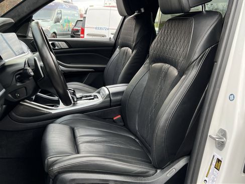 Used 2022 BMW X7 M50i image 11
