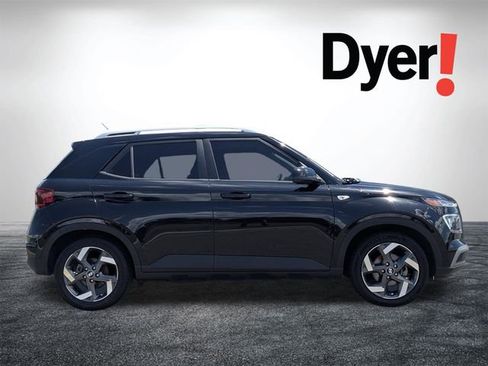 Used 2023 Hyundai Venue SEL FWD image 3