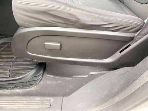 Used 2007 Saturn Outlook XE w/ Advanced Audio Pkg FWD image 25