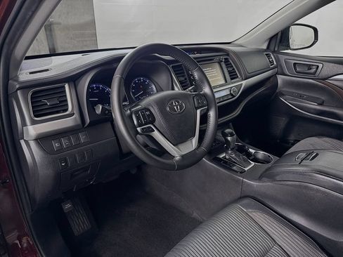 Used 2019 Toyota Highlander Plus AWD/4WD image 9