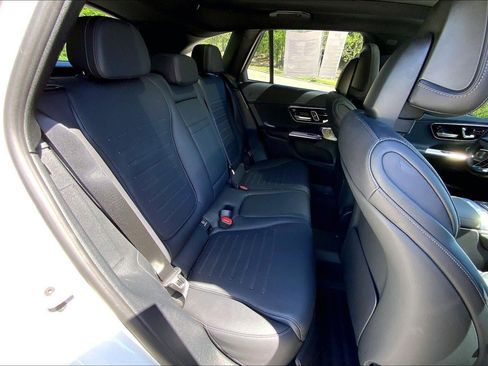 Used 2025 Mercedes-Benz GLC 300 4MATIC image 24