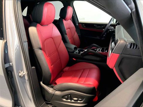 Used 2025 Porsche Cayenne GTS image 22