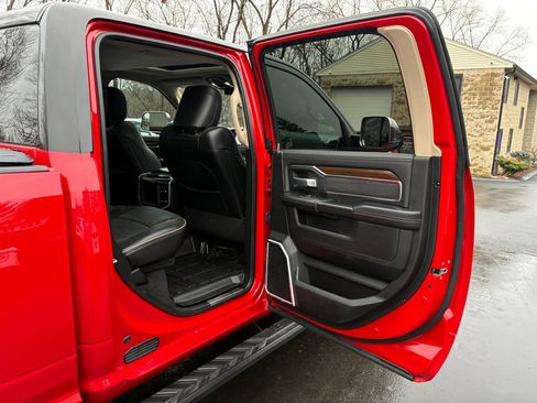 Used 2022 RAM 3500 Laramie image 21