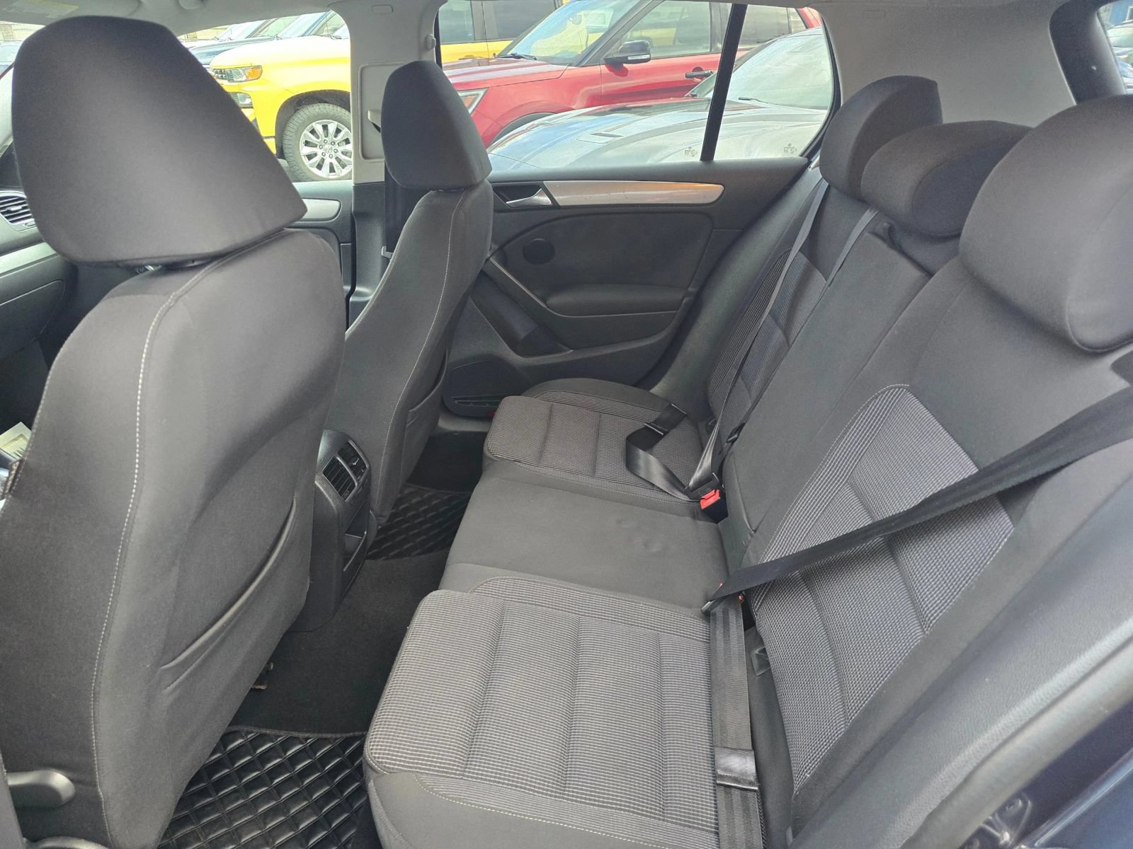 Used 2014 Volkswagen Golf 4-Door FWD image 18
