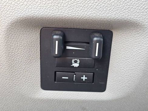 Used 2010 Chevrolet Tahoe LTZ AWD/4WD image 32