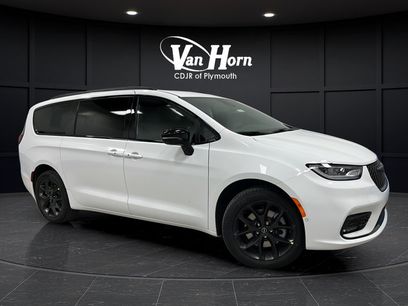 New 2026 Chrysler Pacifica Select