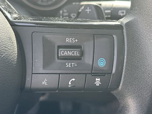 Used 2023 Nissan Rogue SV image 25