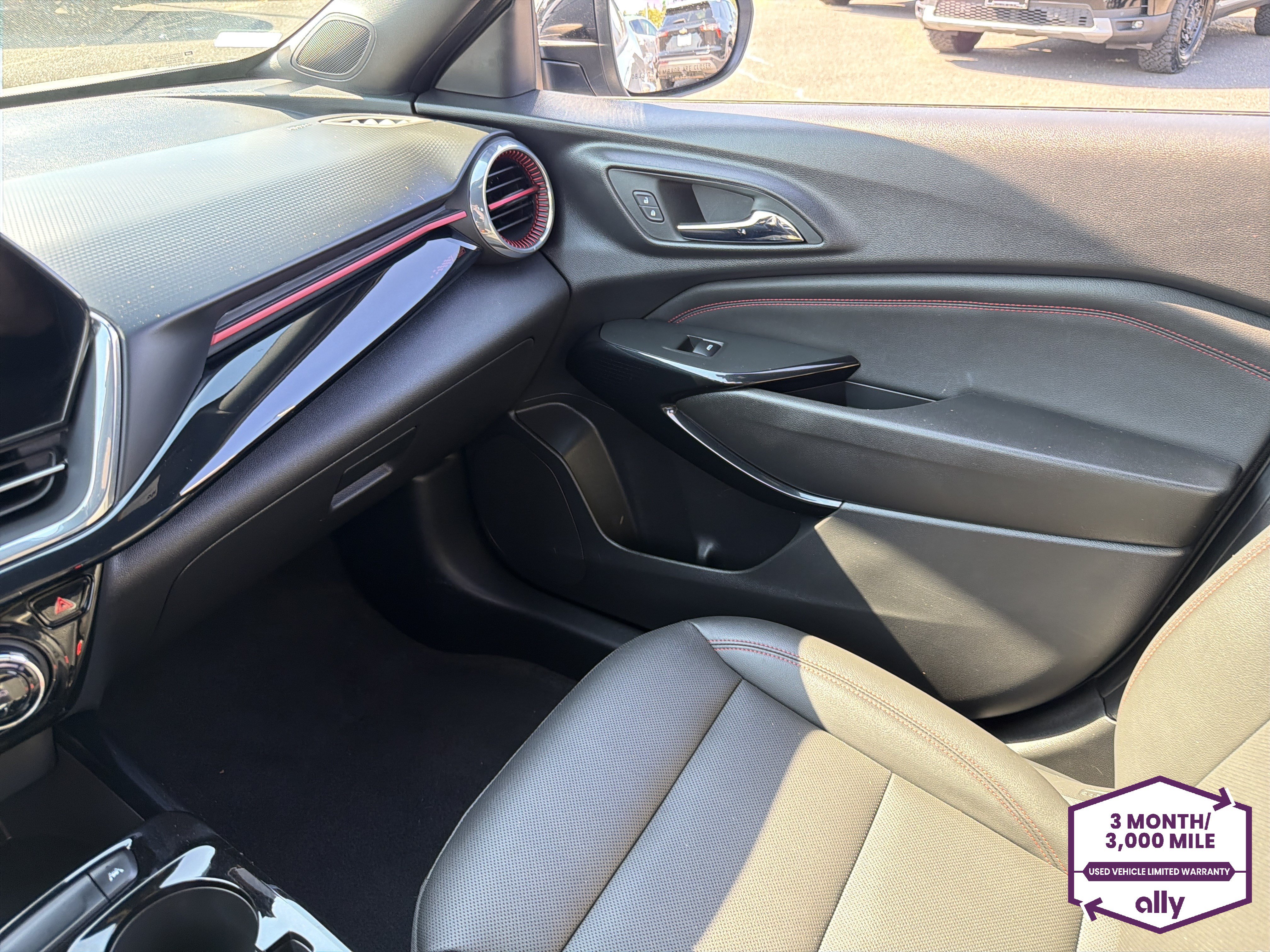 Used 2024 Chevrolet Trax RS FWD image 25