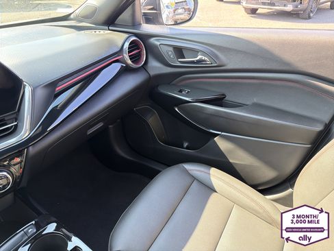 Used 2024 Chevrolet Trax RS FWD image 25