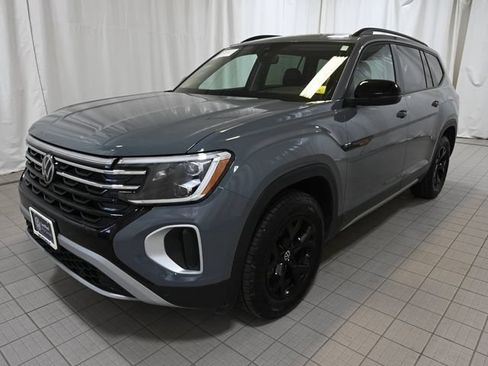 Used 2024 Volkswagen Atlas Peak Edition SEL AWD/4WD image 19