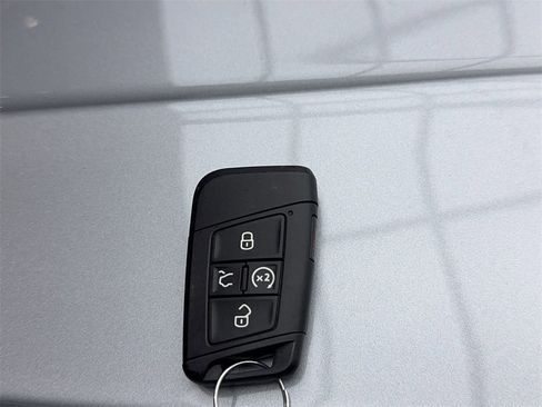 Used 2024 Volkswagen Tiguan SE R-Line image 63