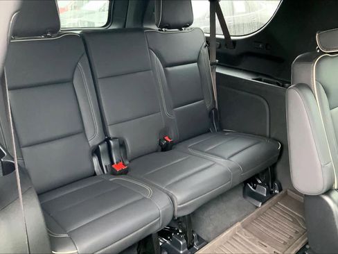 Used 2025 GMC Yukon XL Elevation image 18
