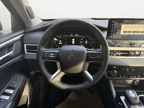 New 2026 Mitsubishi Outlander SE image 16