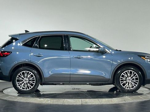 Used 2024 Ford Escape SE image 11