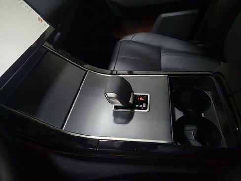 New 2026 Land Rover Range Rover Velar S image 20