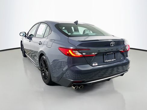 Used 2025 Toyota Camry SE FWD image 8