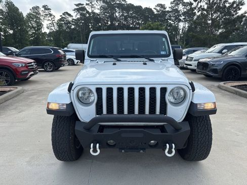 Used 2022 Jeep Gladiator Overland w/ Popular Equipment Package AWD/4WD image 2