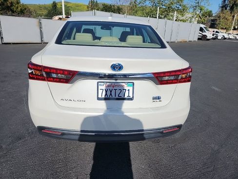 Used 2017 Toyota Avalon XLE Premium w/ Preferred Accessory Package image 4