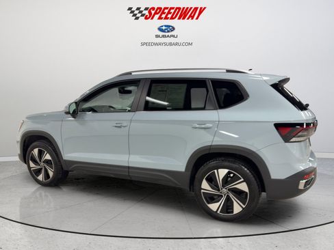 Used 2025 Volkswagen Taos SE image 8