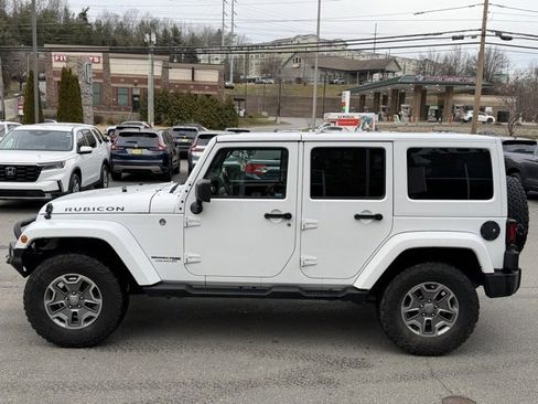 Used 2018 Jeep Wrangler Unlimited Rubicon w/ Connectivity Group image 8