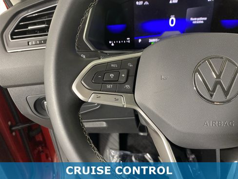 Used 2022 Volkswagen Tiguan SE image 23