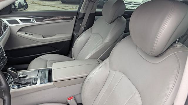 Used 2015 Hyundai Genesis 3.8 RWD image 35