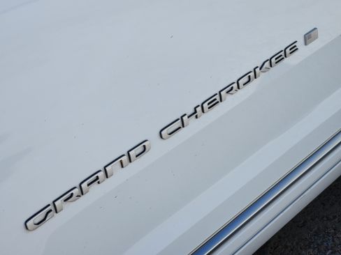 Used 2025 Jeep Grand Cherokee L Summit w/ Luxury Tech Group V AWD/4WD image 12