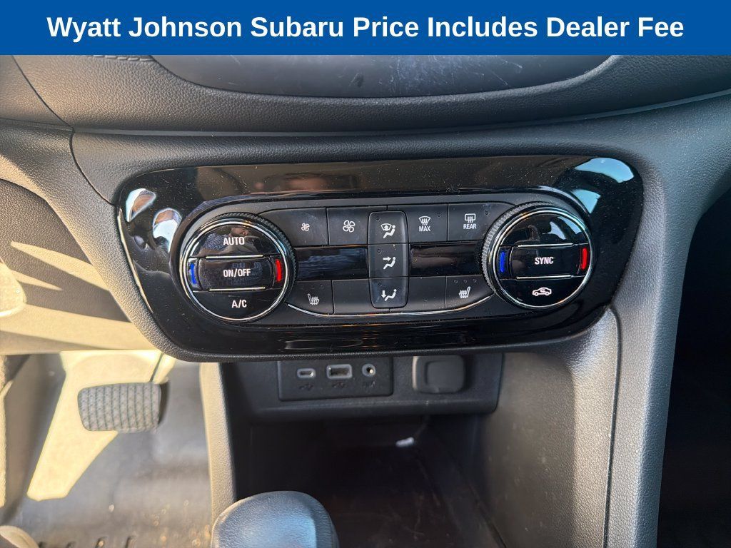 Used 2022 Buick Encore GX Essence w/ Experience Buick Package FWD image 28