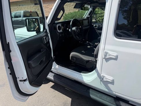 Used 2025 Jeep Wrangler Unlimited Sport AWD/4WD image 16