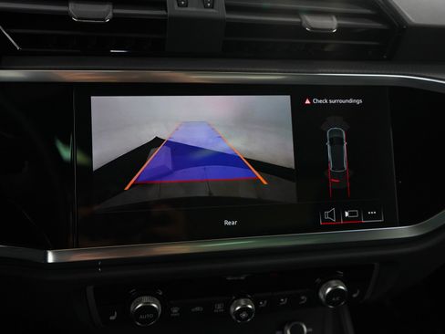 Used 2025 Audi Q3 2.0T Premium image 23