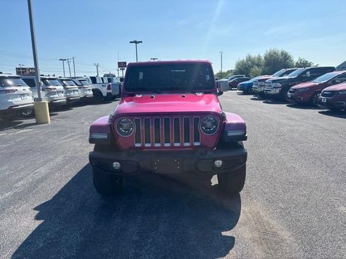 Used 2022 Jeep Wrangler Unlimited Sahara AWD/4WD image 3