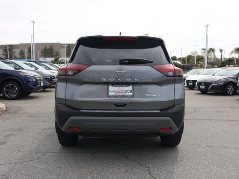 Used 2023 Nissan Rogue SV image 5