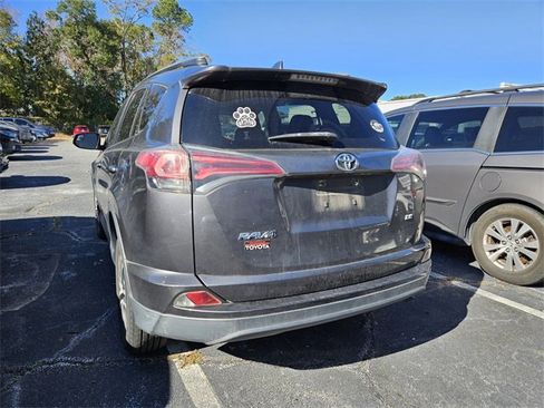 Used 2018 Toyota RAV4 LE image 9