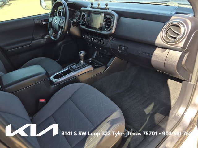 Used 2016 Toyota Tacoma TRD Off-Road w/ Towing Package AWD/4WD image 11