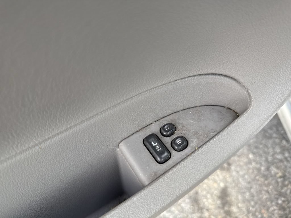 Used 2006 Buick Terraza CXL w/ Driver Confidence Package FWD image 18