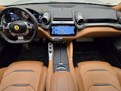Used 2017 Ferrari GTC4Lusso image 23