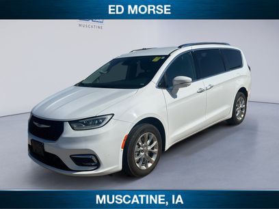 Used 2021 Chrysler Pacifica Touring-L w/ Uconnect Theater Family Group