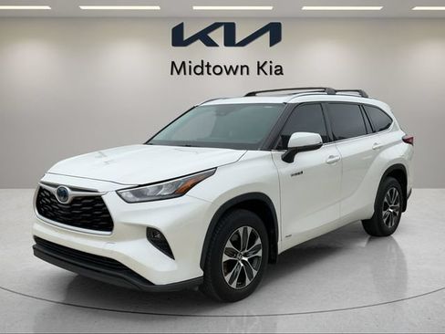 Used 2020 Toyota Highlander XLE AWD/4WD image 7