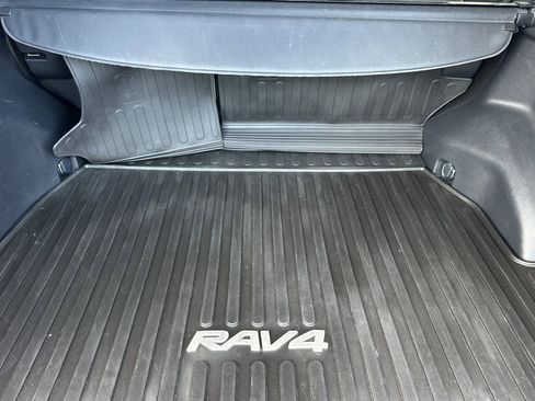 Certified 2022 Toyota RAV4 XLE image 19