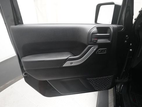 Used 2014 Jeep Wrangler Unlimited Rubicon w/ Dual Top Group AWD/4WD image 26