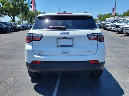 Used 2024 Jeep Compass Latitude AWD/4WD image 8