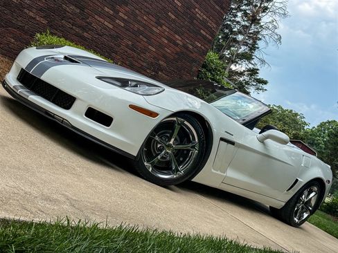 Used 2013 Chevrolet Corvette Grand Sport w/ 4LT Preferred Equipment Group RWD image 9