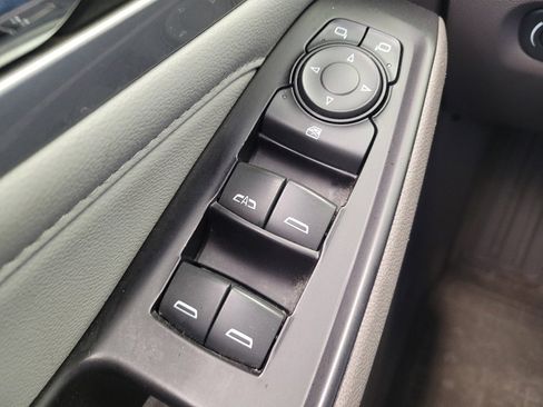 Used 2018 Chevrolet Traverse LT FWD image 27