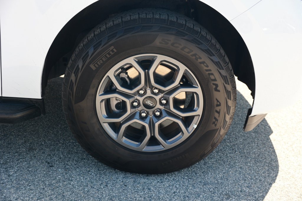 Used 2025 Ford Expedition Active RWD image 10